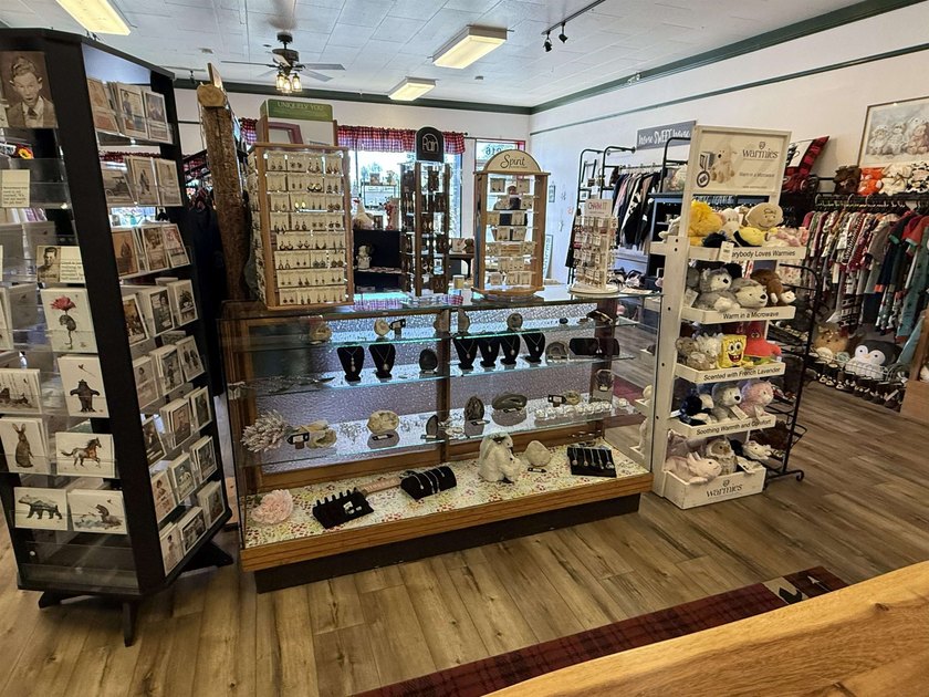 Established turnkey retail business opportunity in the heart of - photo 19
