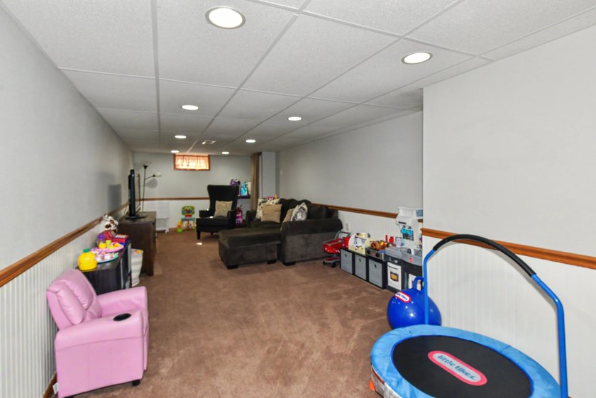 Charming ranch house with all of those special features you're - photo 21