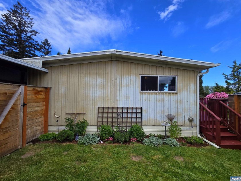 Move-in ready, comfortable double wide little gem located in - photo 21