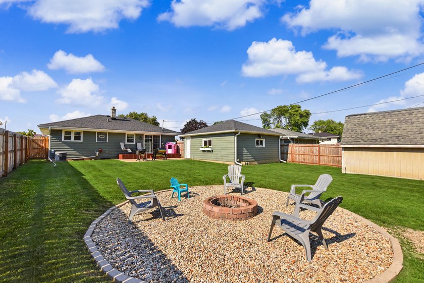 Charming ranch house with all of those special features you're - photo 25