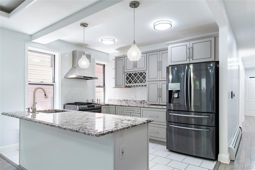 Delivered fully vacant. Over 3,300 sq ft, this large recently - photo 2