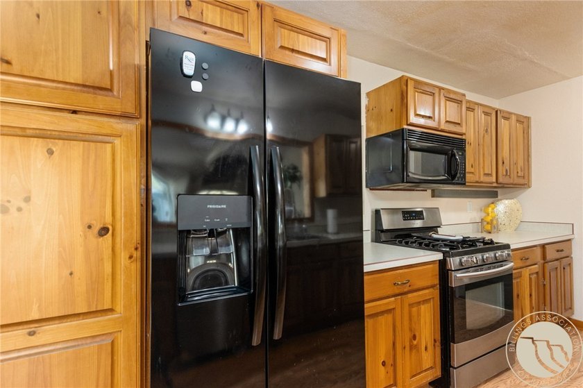 This spacious ranch-style home offering 7 bedrooms, 3.5 - photo 11