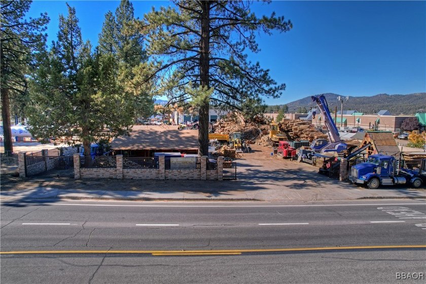 PRIME COMMERCIAL OPPORTUNITY IN BIG BEAR LAKE! Three commercial - photo 4