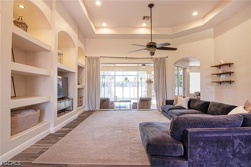 Welcome to this beautifully maintained pool home, ideally - photo 14