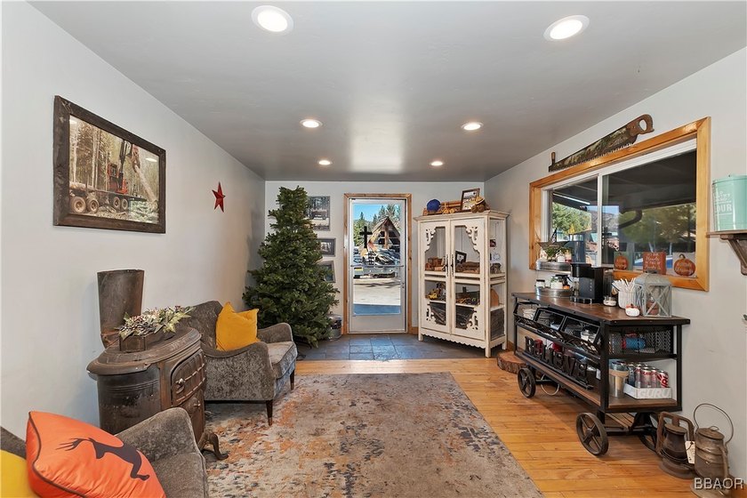 PRIME COMMERCIAL OPPORTUNITY IN BIG BEAR LAKE! Three commercial - photo 7