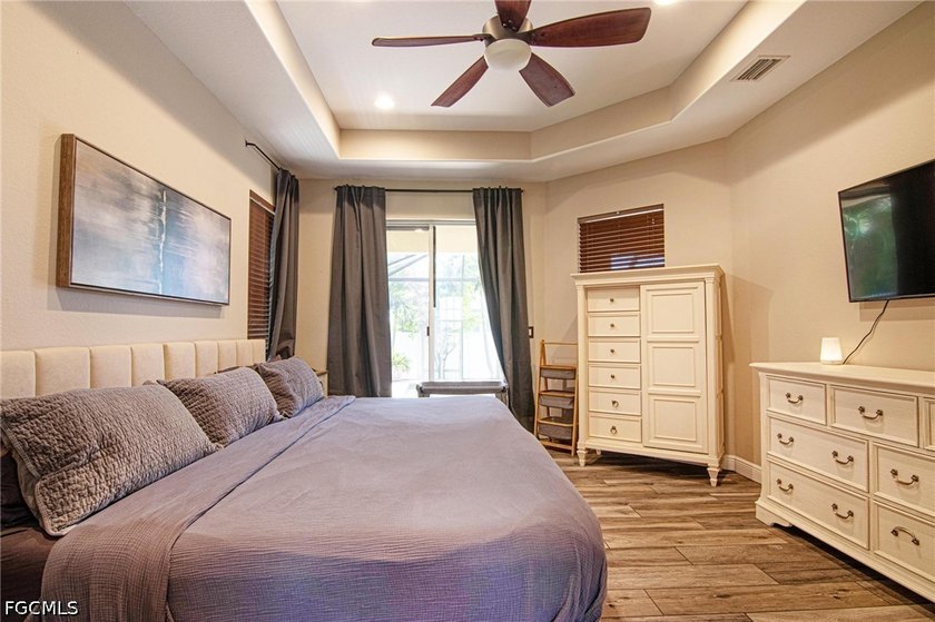 Welcome to this beautifully maintained pool home, ideally - photo 18