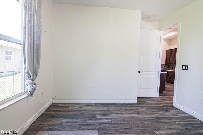 Welcome to this beautifully maintained pool home, ideally - photo 22