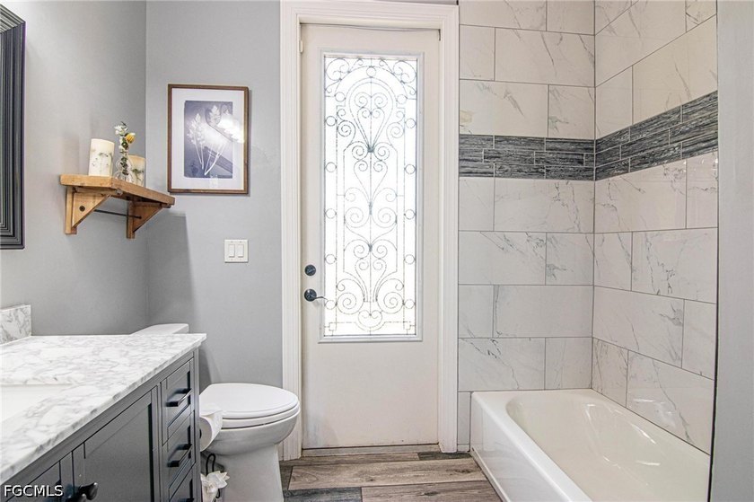 Welcome to this beautifully maintained pool home, ideally - photo 25