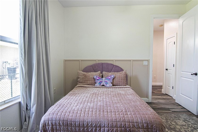 Welcome to this beautifully maintained pool home, ideally - photo 26