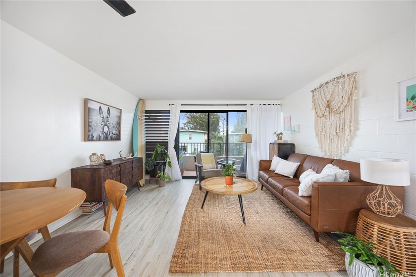 Enjoy the best of North Shore living in this charming 2-bedroom - photo 3