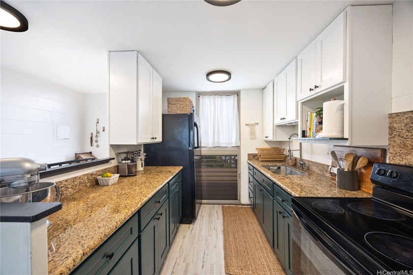 Enjoy the best of North Shore living in this charming 2-bedroom - photo 4