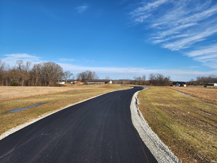 Welcome to a rare opportunity to build on 4-10 acre tracts in a - photo 9