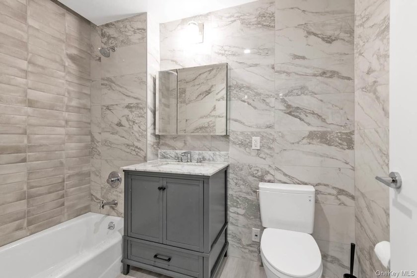 -Located in the heart of Flushing, this newly constructed 2023 - photo 3