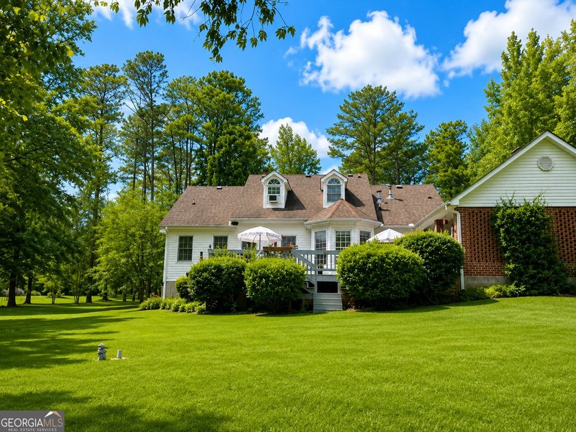 Welcome home to this beautiful 4-bedroom, 3-bath retreat nestled - photo 6