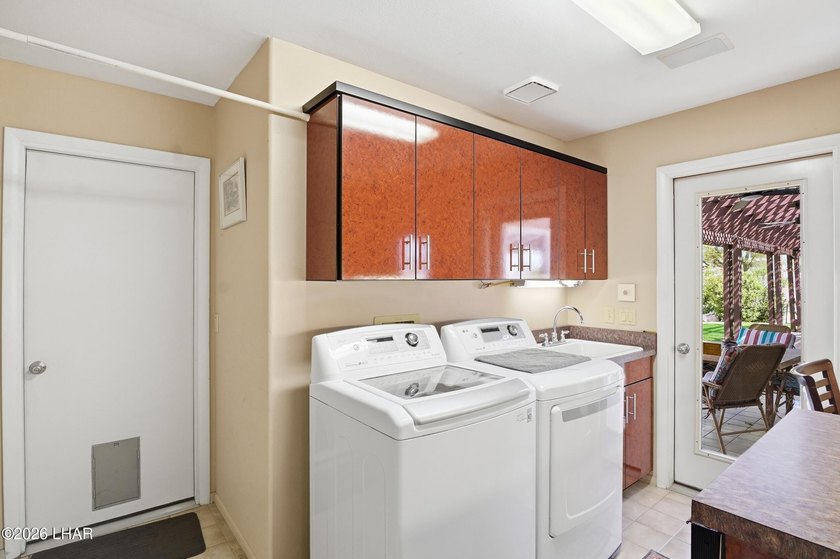 Frank Lloyd Wright-inspired, architect-designed home offering - photo 12