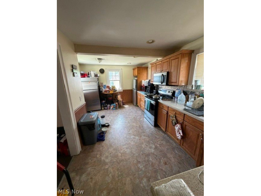 Charming single family home located in a very nice and quiet - photo 4