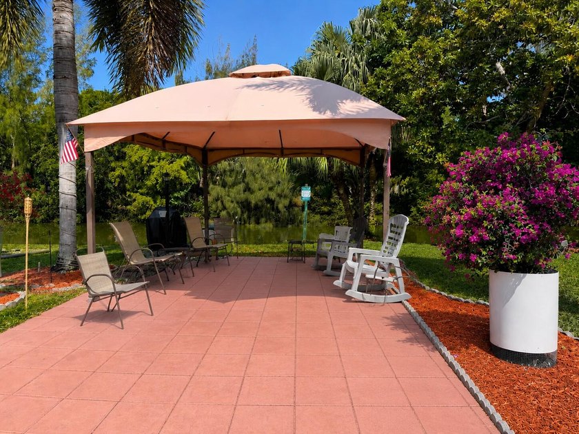 Beautifully maintained turnkey condo in a gated 55+ active adult - photo 22
