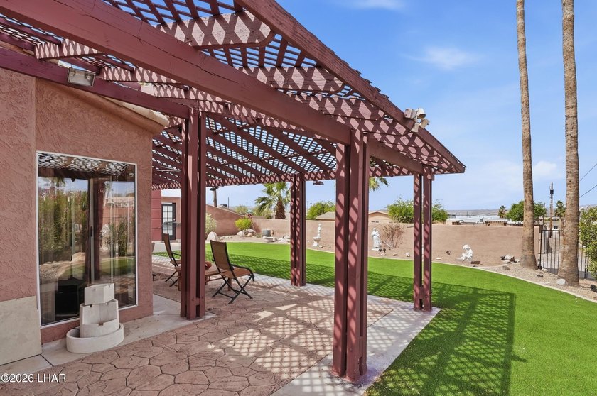 Frank Lloyd Wright-inspired, architect-designed home offering - photo 31