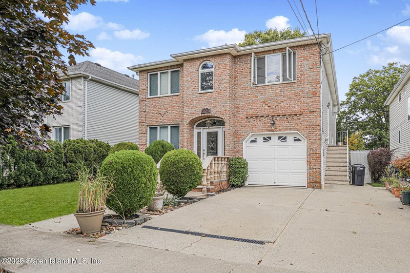 Welcome to 39 Selkirk Street located in a prime South Shore - photo 2