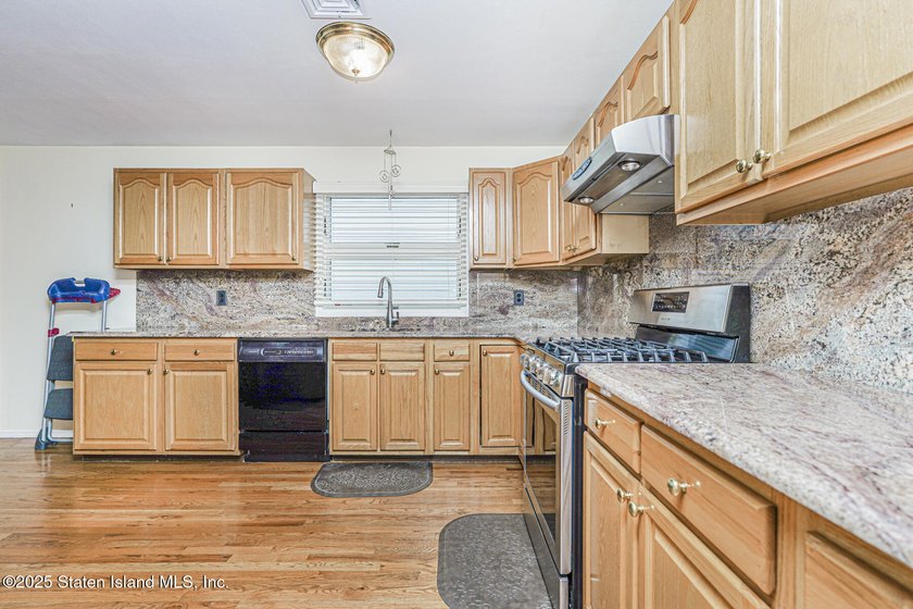 Welcome to 39 Selkirk Street located in a prime South Shore - photo 9