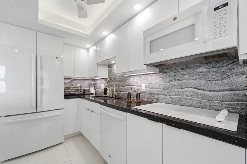 Welcome to Paradise! Turnkey furnished condo with spectacular - photo 20