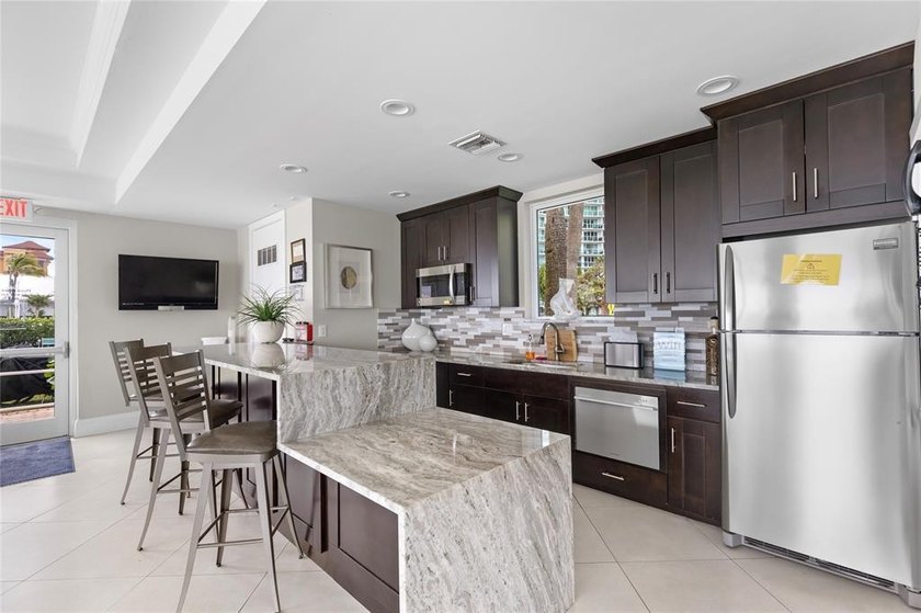 Welcome to Paradise! Turnkey furnished condo with spectacular - photo 41
