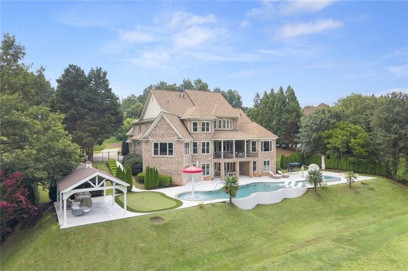 Exceptional opportunity in The Manor Golf &amp; Country Club - photo 3