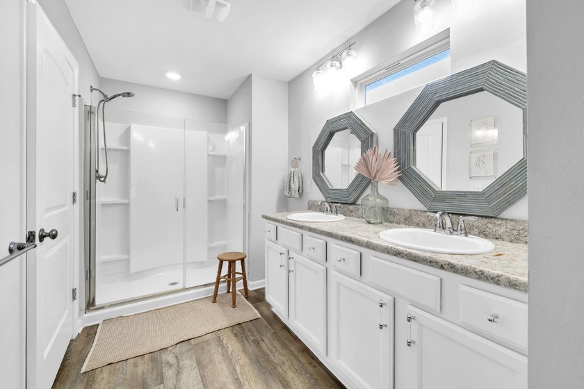 Welcome to 605 Earl Godwin Road in the sought-after Crescent - photo 6