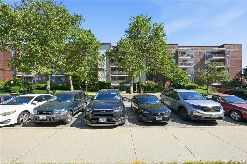 Why Rent when you can own! Time to Buy in the highly - photo 3