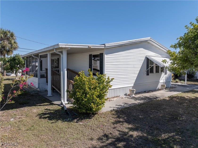 Welcome home to this well-maintained home, offering comfortable - photo 3
