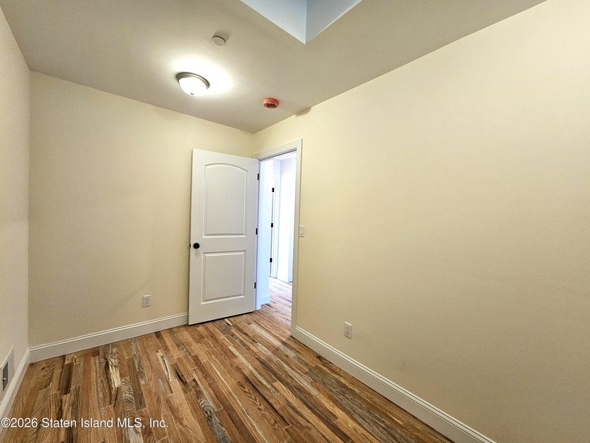 Newly built 3 bedrooms, 3 bathrooms house with lots of day - photo 14