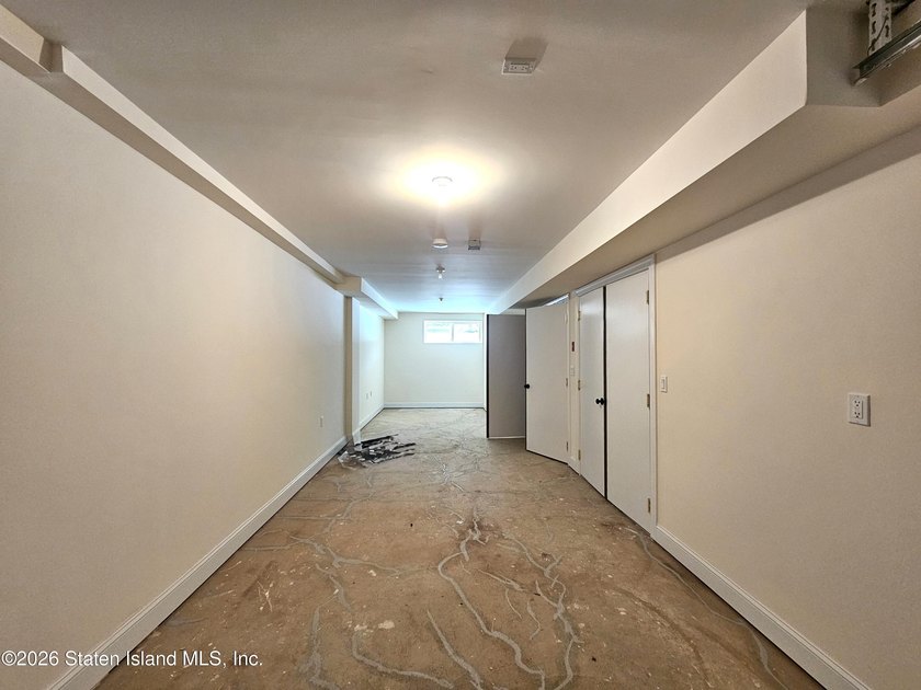 Newly built 3 bedrooms, 3 bathrooms house with lots of day - photo 15