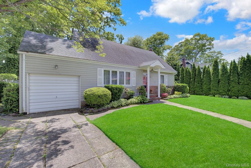 It's Available, It's Spacious &amp; It's Awesome *** Welcome To This - photo 2