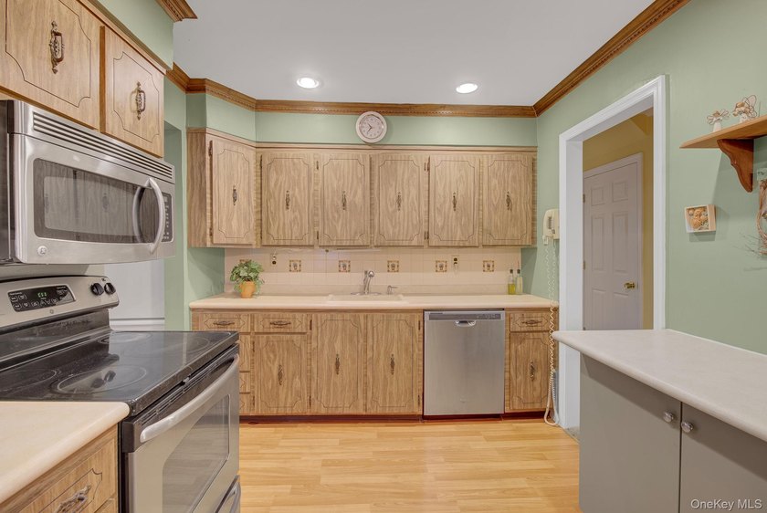 It's Available, It's Spacious &amp; It's Awesome *** Welcome To This - photo 8