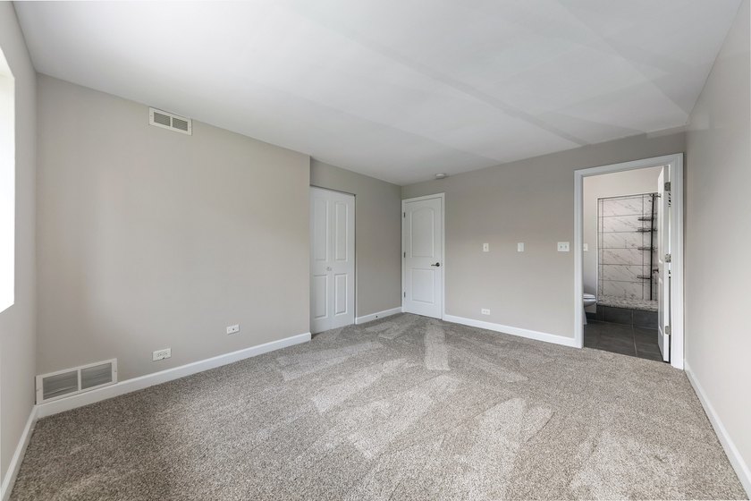 *** Beautifully updated third-floor end unit offering privacy - photo 13