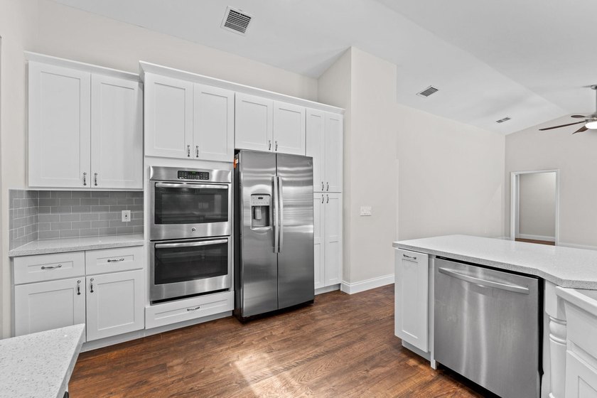 Welcome to this spacious single-story pool home in the - photo 14