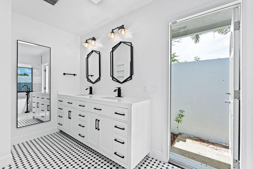 Welcome to this spacious single-story pool home in the - photo 33