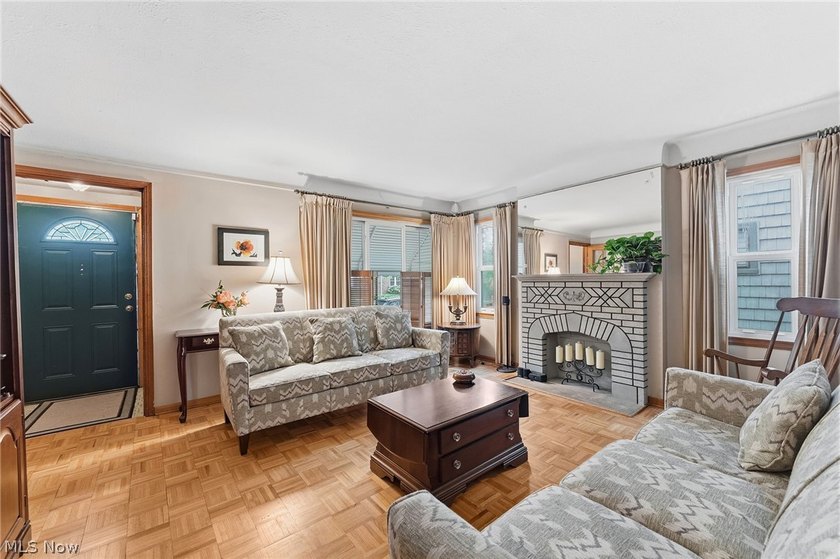 Discover the perfect blend of comfort and convenience in this - photo 8
