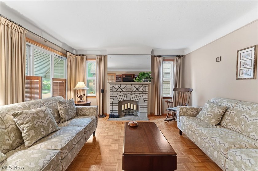 Discover the perfect blend of comfort and convenience in this - photo 9