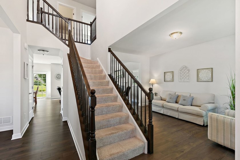Luxury and timeless elegance come together in this exceptional - photo 3