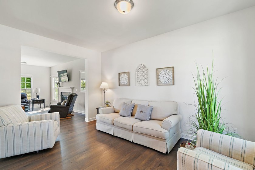 Luxury and timeless elegance come together in this exceptional - photo 4