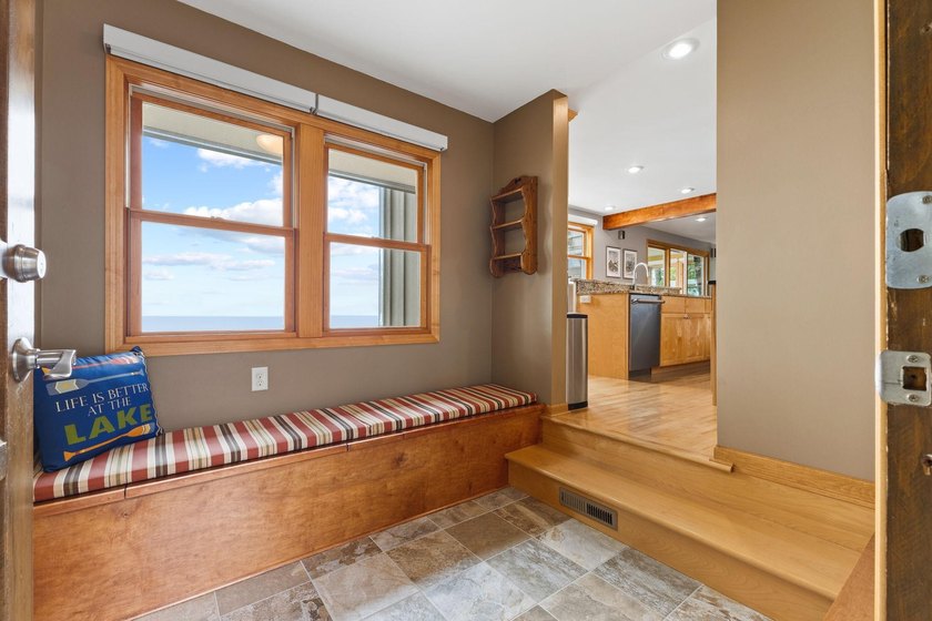 This is a rare opportunity for you to own a stunning, renovated - photo 6