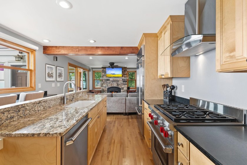 This is a rare opportunity for you to own a stunning, renovated - photo 9