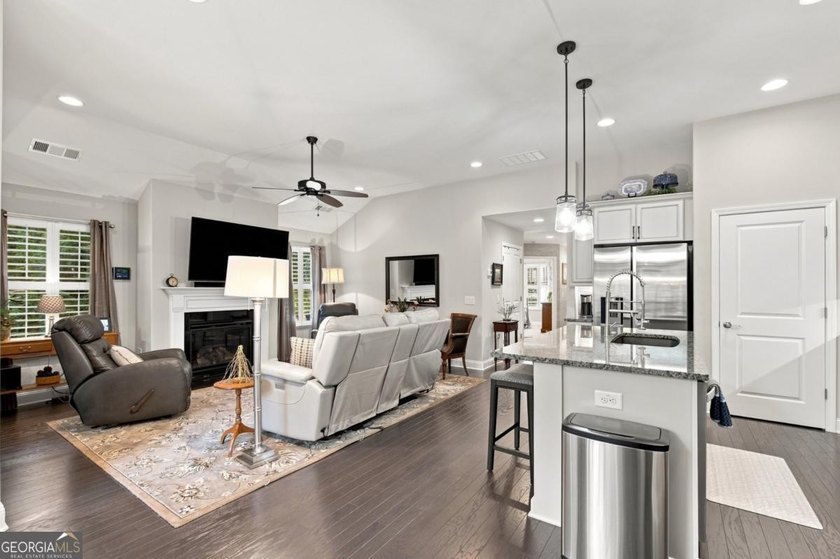 Welcome home to this immaculate, craftsman-style ranch home in - photo 7