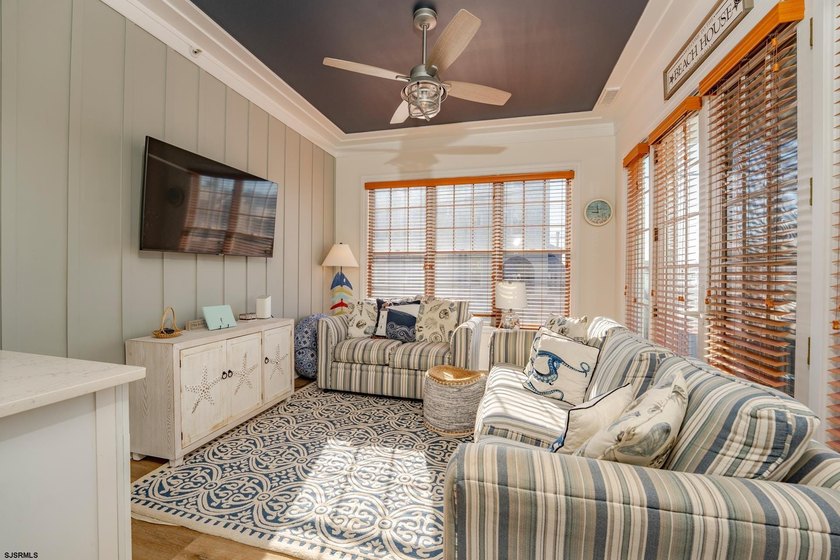 Welcome to 605 E 8th Street where you are in the center of it - photo 9