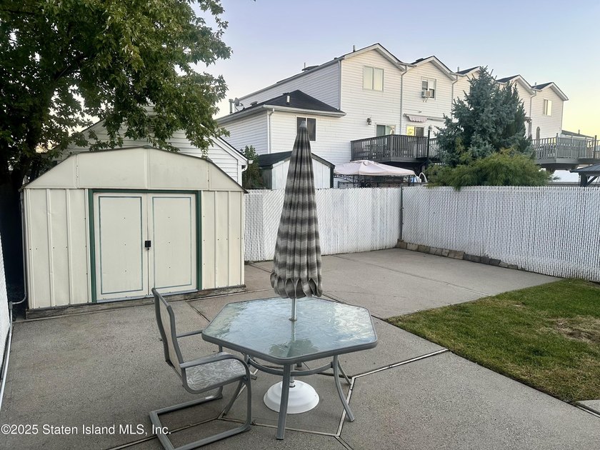 BACK ON THE MARKET! Welcome to this beautifully maintained - photo 3