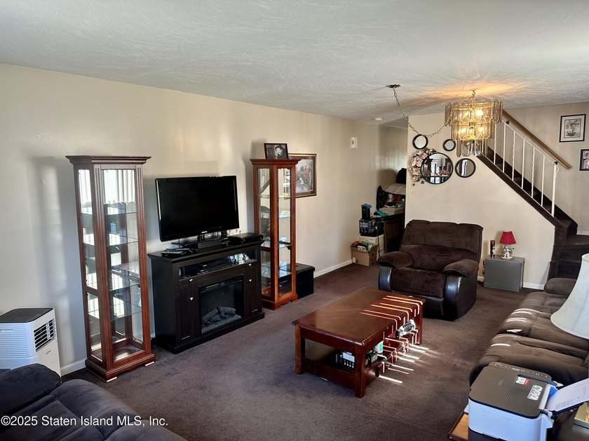 BACK ON THE MARKET! Welcome to this beautifully maintained - photo 7