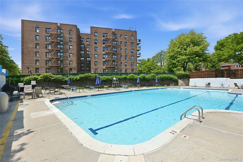 Move right into this updated large 1-bedroom Jr4 co-op in - photo 21