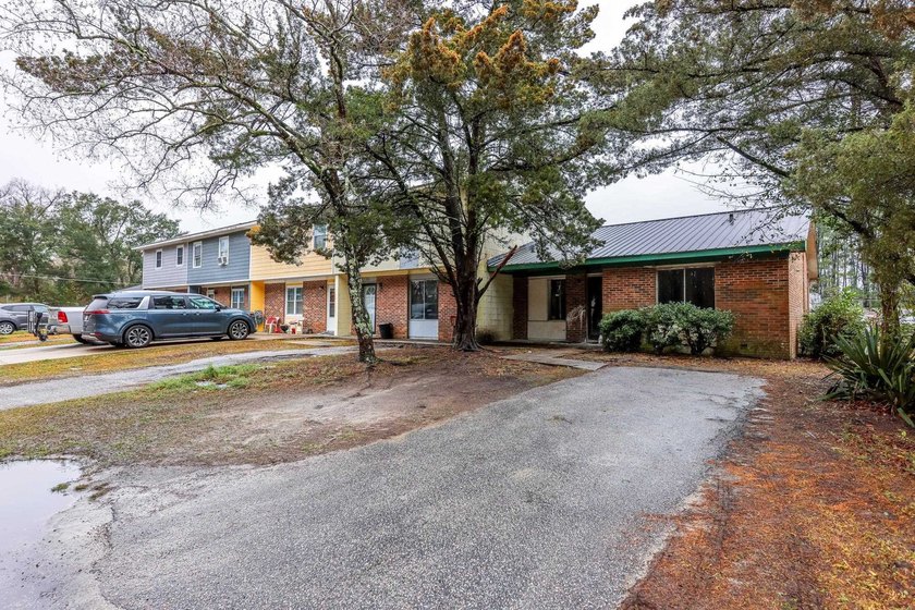 Opportunity awaits at 611 DeKalb Street in Georgetown! This - photo 2