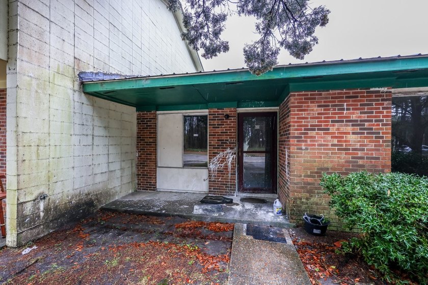 Opportunity awaits at 611 DeKalb Street in Georgetown! This - photo 3